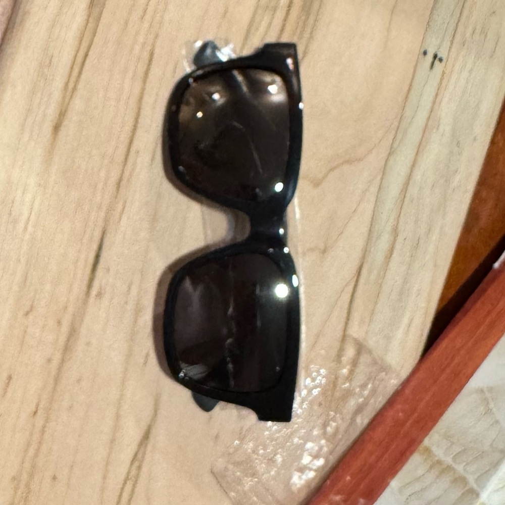Maui Jim Mongoose Black Gloss Sunglasses with Grey Lenses.